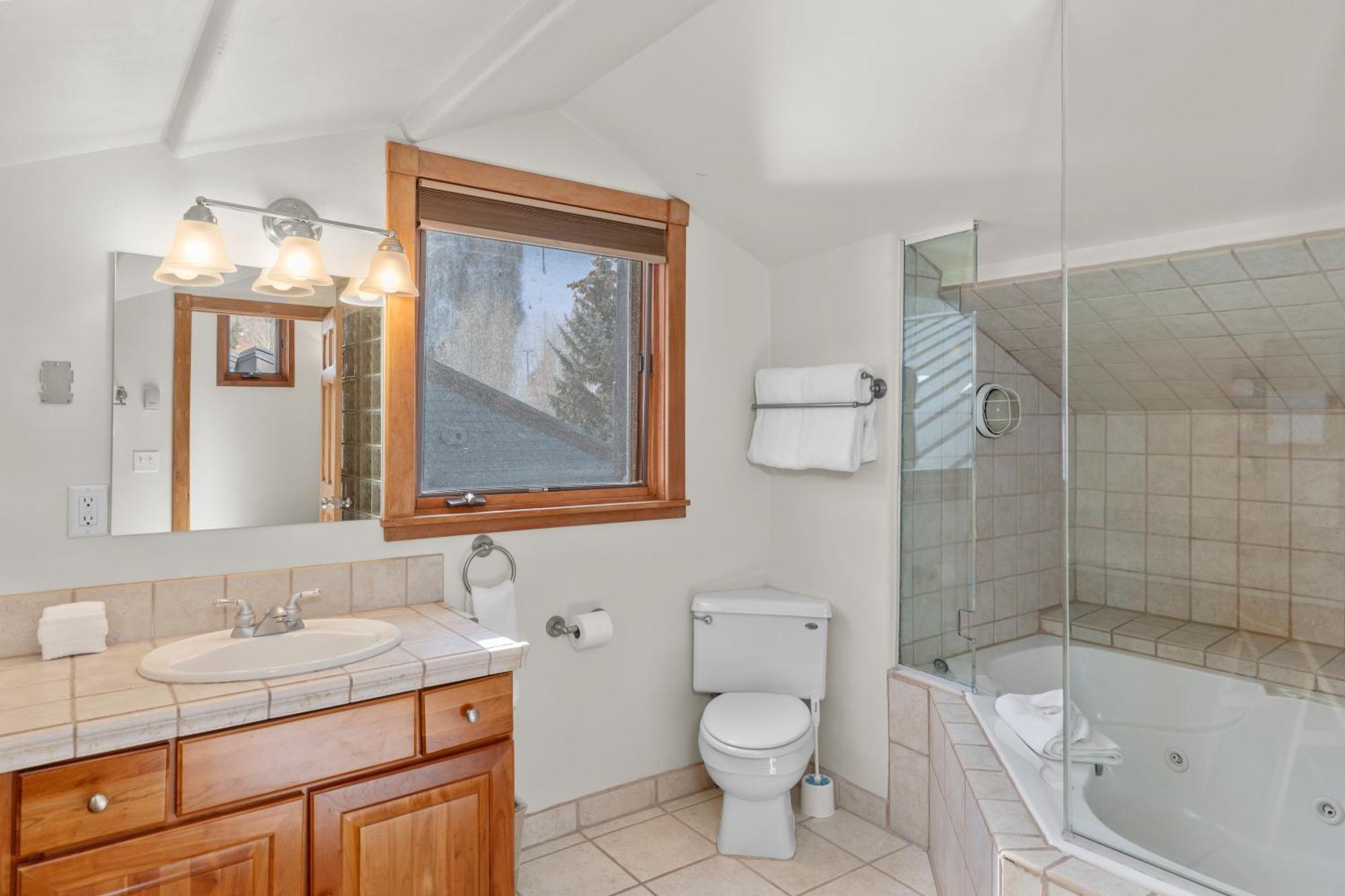 Perfect Base Lift 7 Hottub Access 3 Bd 3 Ba Sleeps 8 *