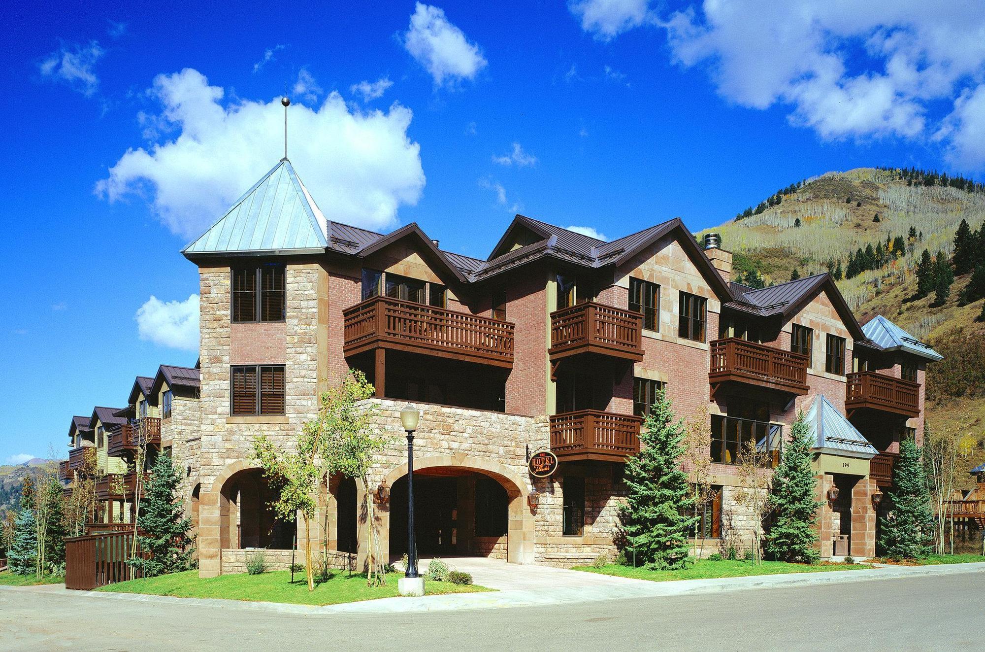 Hotel The 4*