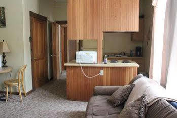 Smedleys Suites 2*