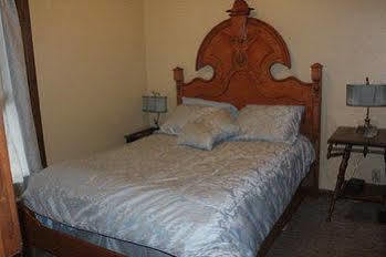 Smedleys Suites 2*