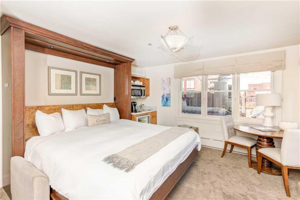 Hotel Columbia