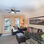 Apartment Riverside Condo, Walk Everywhere Viking 212