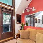 Manitou Lodge