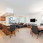 South Facing Condo Close To Ski Access, Groceries, Shops And Restaurants