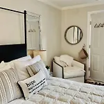 Beautiful Modern In-Town Studio With Kitchenette Walk To Gondola, Center Of Town!