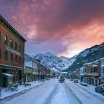 Cozy Tomboy Studio With Private Deck