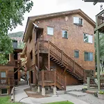 Cozy Tomboy Studio With Private Deck