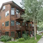 Cozy Tomboy Studio With Private Deck