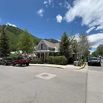 The Residence On South Oak - Steps To The Gondola!