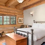 Hilltop Hideaway By Exceptional Chalet