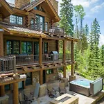 Hilltop Hideaway By Exceptional Chalet