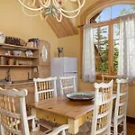 Hilltop Hideaway By Exceptional Chalet *