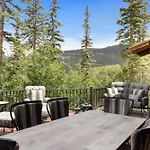 Hilltop Hideaway By Exceptional Chalet *