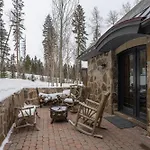 Twin Elk By Exceptional Stays