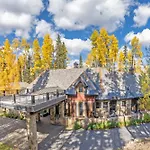Twin Elk By Exceptional Stays