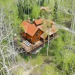 Luxury Mountain Retreat With Hot Tub And Views