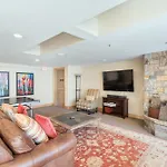 Luxury Lorian Lookout With Plenty Of Amenities *