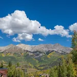 Luxury Lorian Lookout With Plenty Of Amenities Holiday home