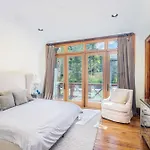 Luxury Lorian Lookout With Plenty Of Amenities *