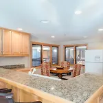Luxury Lorian Lookout With Plenty Of Amenities *