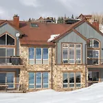 Terraces 1202 - Terraces Pathway