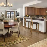 Madeline And Residences, Collection Hotel