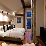 Aparthotel Element 52, Collection