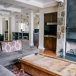 Element 52, Auberge Collection