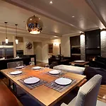 Aparthotel Element 52, Collection