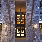 Aparthotel Element 52, Collection