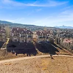 Mountain Village Retreat - Steam Shower & Views