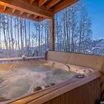 Luxury Mountain Retreat With Hot Tub And Views