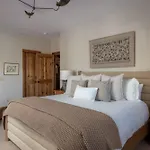 Bear Lodge - Modern Log Home At Easy Ski-In-Out Location