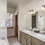 Bear Lodge - Modern Log Home At Easy Ski-In-Out Location