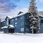 West End Winner - Hot Tub, Parking, Open Kitchen & Living Space Condo