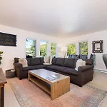 Premier Downtown With Pool, Hot Tub & Parking *