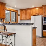 Russell Home By Avantstay