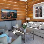 New! Chic European Style Cabin, Short Walk To Ski Home