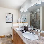 Bear Creek Lodge 111B Hotel Room