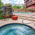 Bear Creek Lodge 112B Hotel Room