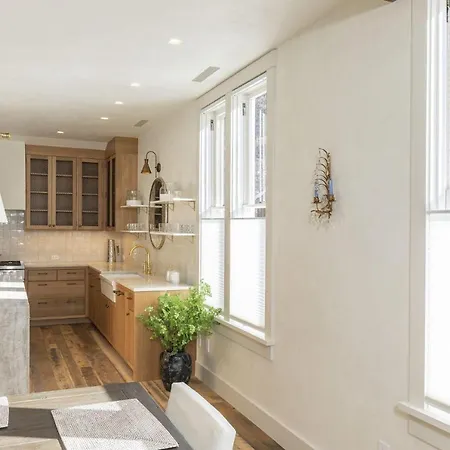 Splendid In The Heart Of Town Holiday home