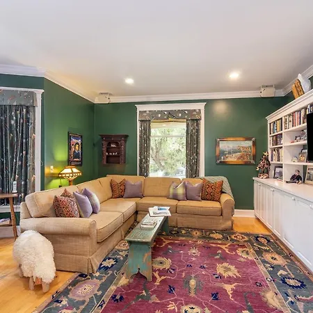 Sunshine Ski House - Sun-filled Family In Heart Of Town - Hot Tub
