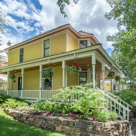 Sunshine Ski House - Sun-filled Family In Heart Of Town - Hot Tub Holiday home *