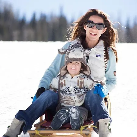 Sunshine Ski House - Sun-filled Family In Heart Of Town - Hot Tub Holiday home