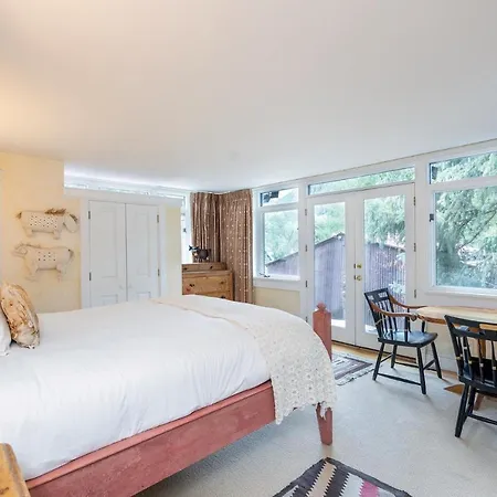 Holiday home Sunshine Ski House - Sun-filled Family In Heart Of Town - Hot Tub