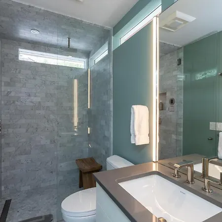 Sunshine Ski House - Sun-filled Family In Heart Of Town - Hot Tub