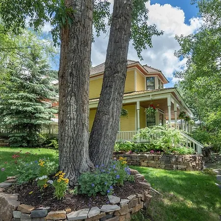 Sunshine Ski House - Sun-filled Family In Heart Of Town - Hot Tub
