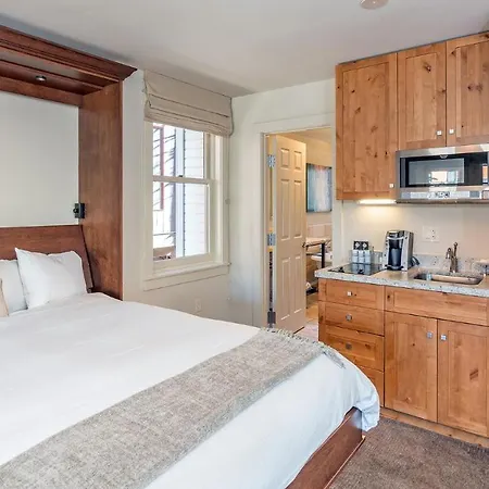 Hotel Columbia 4*
