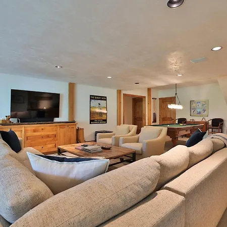 Holiday home Mountain Village Marvel W/ Hot Tub & Gym! *