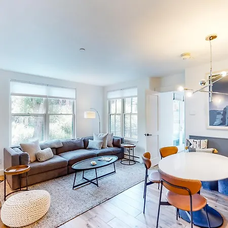 Ballard South Apartment *